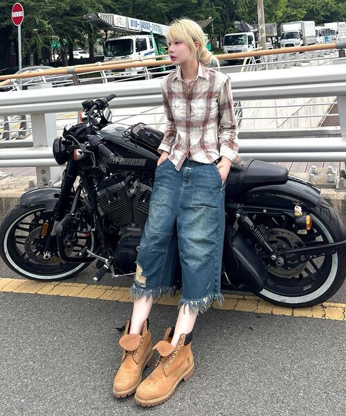 THEVINYLHOUSE（ザバイニルハウス）の「DESTROYED DENIM SHORTS BLUE（その他パンツ・メンズ・その他・SMALL/MEDIUM/LARGE）」の3枚目の写真