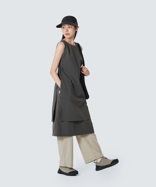 Snow Peak(スノーピーク)の「Snow Peak / Light Taslan Wmns Sleeveless Dress ライトタスラン スリーブレスドレス ワンピース 海外限定(ワンピース・レディース・ダークカーキ/ブラック・M/L/S)」の16枚目の写真