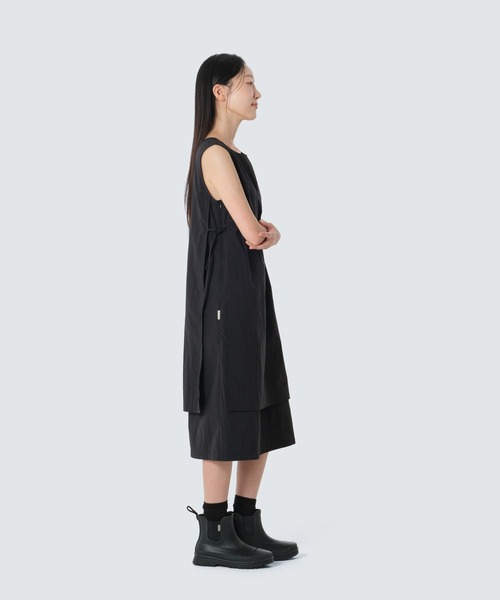 Snow Peak(スノーピーク)の「Snow Peak / Light Taslan Wmns Sleeveless Dress ライトタスラン スリーブレスドレス ワンピース 海外限定(ワンピース・レディース・ダークカーキ/ブラック・M/L/S)」の15枚目の写真