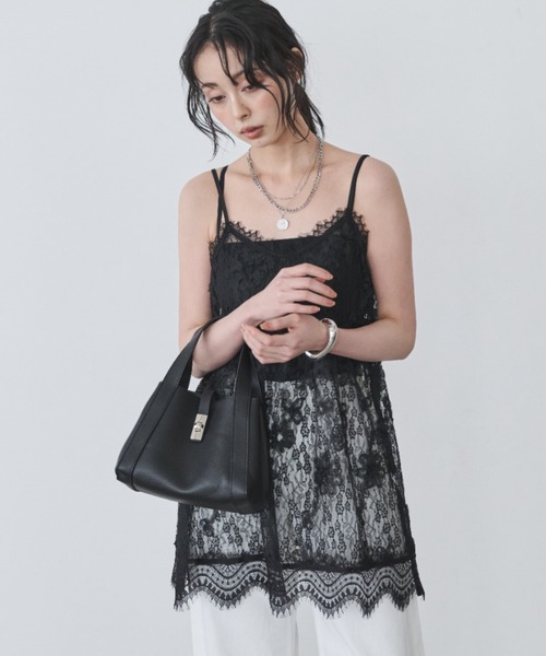Anclear oui(アンクリアウィ)の「金具付きハンドバッグ(ハンドバッグ・レディース・Beige/Black/White・F)」の4枚目の写真