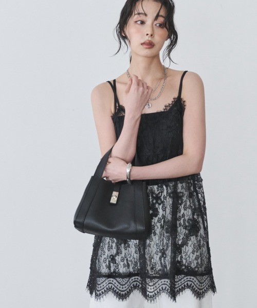 Anclear oui(アンクリアウィ)の「金具付きハンドバッグ(ハンドバッグ・レディース・Beige/Black/White・F)」の5枚目の写真