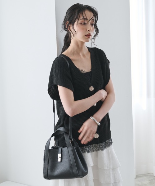 Anclear oui(アンクリアウィ)の「金具付きハンドバッグ(ハンドバッグ・レディース・Beige/Black/White・F)」の6枚目の写真