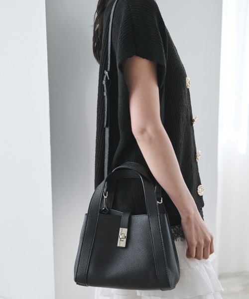 Anclear oui(アンクリアウィ)の「金具付きハンドバッグ(ハンドバッグ・レディース・Beige/Black/White・F)」の8枚目の写真