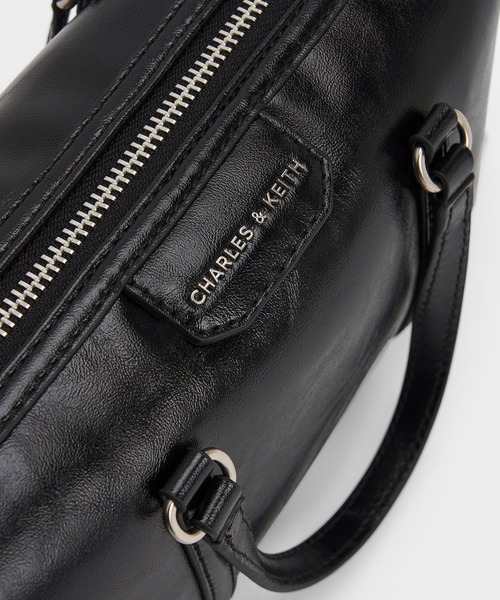CHARLES & KEITH(チャールズ & キース)の「Fergie ミニファーギー ボウリングバッグ(トートバッグ・レディース・スミクロ/ダークブラウン系3/ライトカーキ・S)」の8枚目の写真