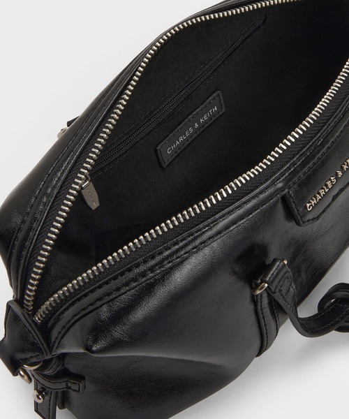 CHARLES & KEITH(チャールズ & キース)の「Fergie ミニファーギー ボウリングバッグ(トートバッグ・レディース・スミクロ/ダークブラウン系3/ライトカーキ・S)」の7枚目の写真