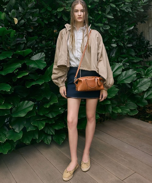 CHARLES & KEITH(チャールズ & キース)の「Fergie ミニファーギー ボウリングバッグ(トートバッグ・レディース・スミクロ/ダークブラウン系3/ライトカーキ・S)」の14枚目の写真