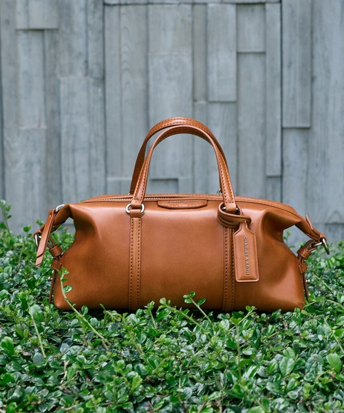 CHARLES & KEITH(チャールズ & キース)の「Fergie ミニファーギー ボウリングバッグ(トートバッグ・レディース・スミクロ/ダークブラウン系3/ライトカーキ・S)」の15枚目の写真
