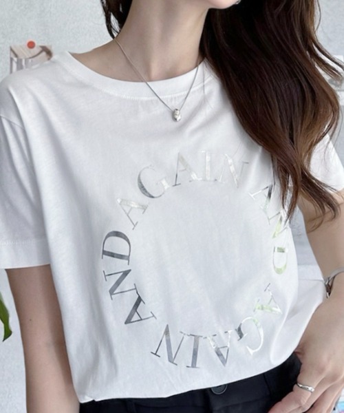 umune(ウムネ)の「Tシャツ 半袖 箔プリント メタリック ロゴT クルーネック カットソー きれいめカジュアル トップス 大人可愛い 夏(Tシャツ/カットソー・レディース・ブラック/オフホワイト/グレイッシュベージュ・FREE)」の1枚目の写真