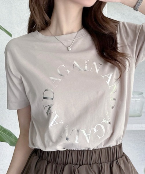 umune(ウムネ)の「Tシャツ 半袖 箔プリント メタリック ロゴT クルーネック カットソー きれいめカジュアル トップス 大人可愛い 夏(Tシャツ/カットソー・レディース・ブラック/オフホワイト/グレイッシュベージュ・FREE)」の3枚目の写真