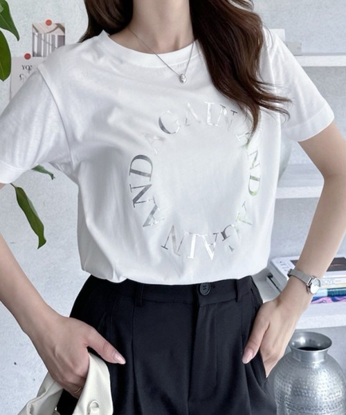 umune(ウムネ)の「Tシャツ 半袖 箔プリント メタリック ロゴT クルーネック カットソー きれいめカジュアル トップス 大人可愛い 夏(Tシャツ/カットソー・レディース・ブラック/オフホワイト/グレイッシュベージュ・FREE)」の7枚目の写真