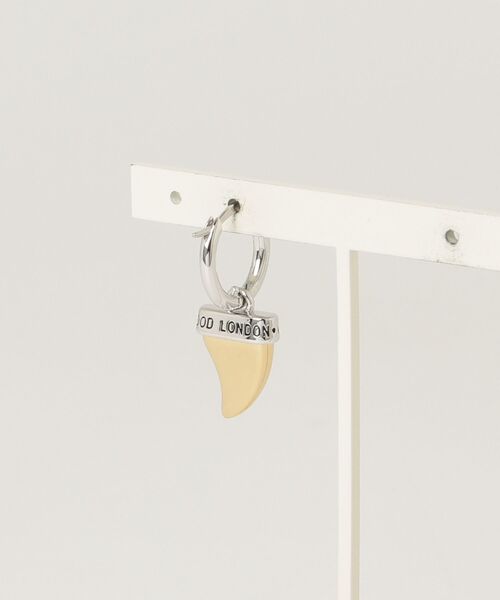 Vivienne Westwood MAN（ヴィヴィアンウエストウッドマン）の「MAN. SHARK TOOTH SINGLE EARRIN（ピアス（片耳用）・メンズ・シルバー系その他・FREE）」の2枚目の写真
