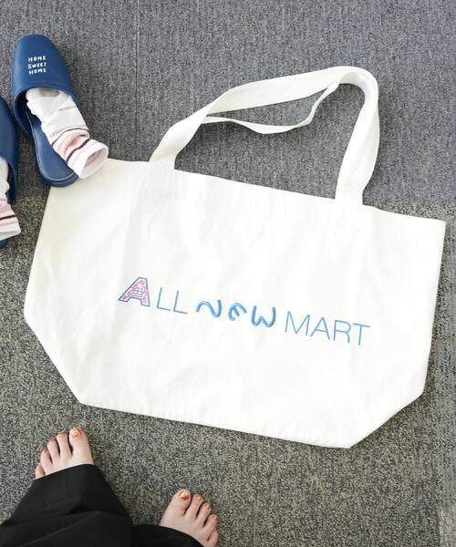 ALL NEW MART(オールニューマート)の「ALL NEW MART ビッグトートバッグ(トートバッグ・レディース・アイボリー/ブルー/ブラック/レッド系1・00)」の1枚目の写真
