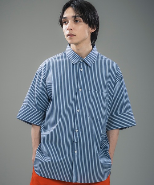 +phenix(プラスフェニックス)の「+phenix(プラスフェニックス)CUFFED SHORT SLEEVE SHIRT / カフスショートスリーブシャツ(シャツ/ブラウス・メンズ・ブルー/サックスブルー/ブラック・M/XL/L)」の3枚目の写真