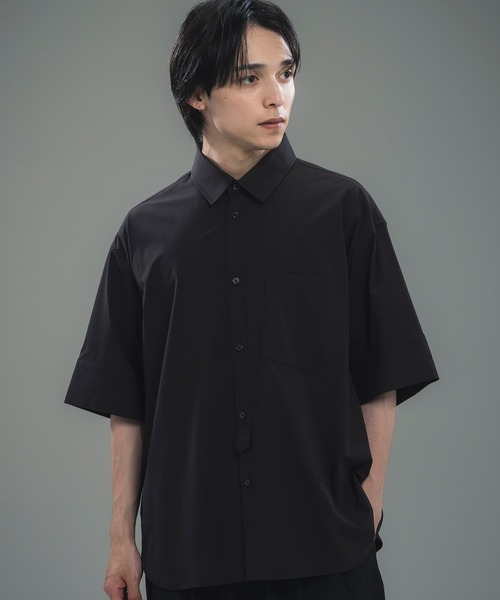 +phenix(プラスフェニックス)の「+phenix(プラスフェニックス)CUFFED SHORT SLEEVE SHIRT / カフスショートスリーブシャツ(シャツ/ブラウス・メンズ・ブルー/サックスブルー/ブラック・M/XL/L)」の2枚目の写真