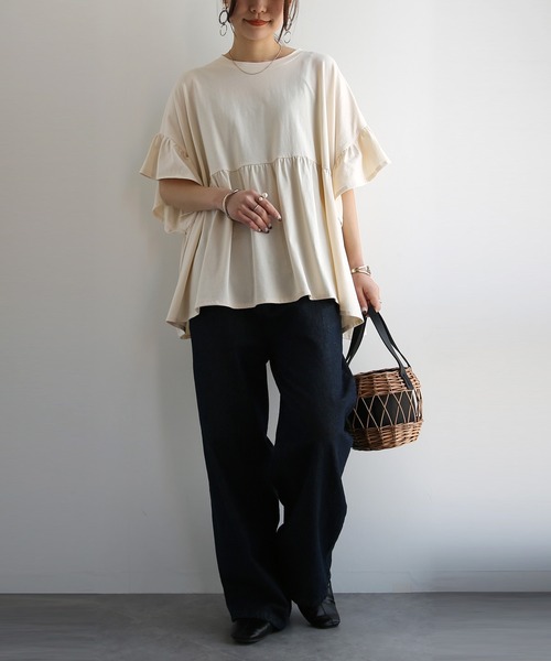 and it_(アンドイット)の「接触冷感フリルTシャツ(Tシャツ/カットソー・レディース・ブラック/アイボリー・M)」の11枚目の写真
