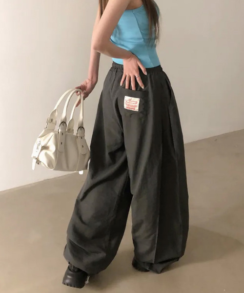 VIVID LADY(ビビッドレディー)の「アウトシームタック ドロストワイドパンツ(その他パンツ・レディース・ホワイト/ブラック/チャコールグレー/ベージュ/ピンク・FREE)」の15枚目の写真
