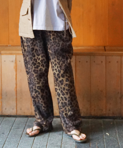 JOURNAL STANDARD LUXE(ジャーナルスタンダード ラックス)の「レオパローン イージーテーパーパンツ(その他パンツ・レディース・ブラウン・FREE)」の1枚目の写真