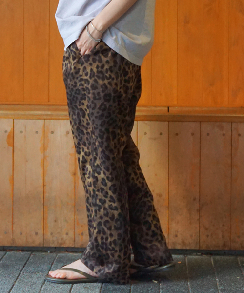 JOURNAL STANDARD LUXE(ジャーナルスタンダード ラックス)の「レオパローン イージーテーパーパンツ(その他パンツ・レディース・ブラウン・FREE)」の2枚目の写真