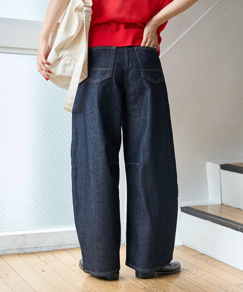 FREAK'S STORE(フリークスストア)の「SOMETHING × FREAK'S STORE/サムシング 別注 TUCK CURVE WIDE DENIM/タックカーブ ワイドデニム/バレルパンツ(デニムパンツ・レディース・ネイビー/ブルー・SMALL/MEDIUM)」の13枚目の写真
