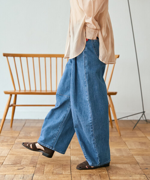 FREAK'S STORE(フリークスストア)の「SOMETHING × FREAK'S STORE/サムシング 別注 TUCK CURVE WIDE DENIM/タックカーブ ワイドデニム/バレルパンツ(デニムパンツ・レディース・ネイビー/ブルー・SMALL/MEDIUM)」の21枚目の写真