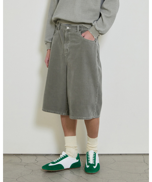 THEENDQUESTION(ジエンドクエスチョン)の「Washing corduroy half pants / LIGHT KHAKI(その他パンツ・レディース・その他・1/2)」の3枚目の写真