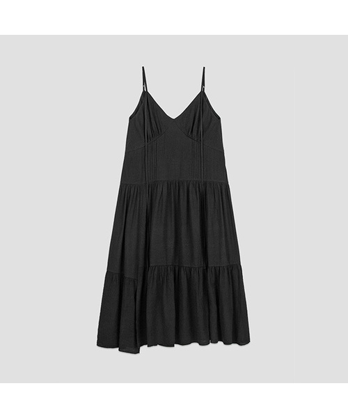 ATELIER NAIN(アトリエナイン)の「HALTER STRING SHIRRING MAXI DRESS (OP-6341)(ワンピース・レディース・ブラック/ホワイト・FREE)」の1枚目の写真