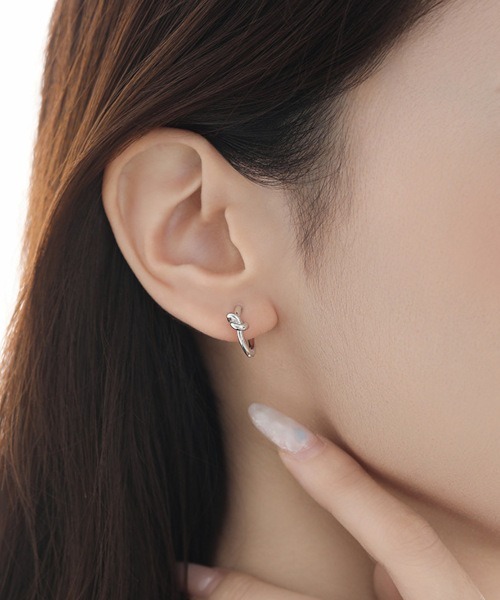 MASHIRO(マシロ)の「【MASHIRO】ニュアンスデザインリングペアピアス 結び(MA/EK633)(ピアス(両耳用)・レディース・シルバー・FREE)」の4枚目の写真