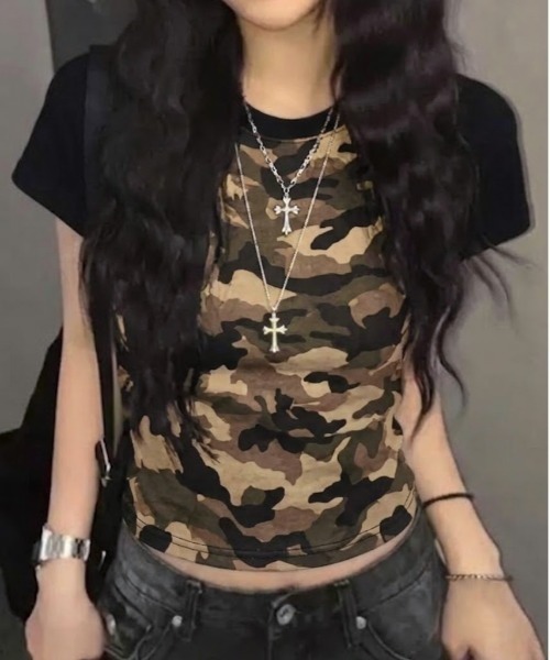 SHEPP(シープ)の「迷彩柄 ラグラン半袖Tシャツ カモフラ タイトトップス(Tシャツ/カットソー・レディース・カーキ・L/M)」の1枚目の写真