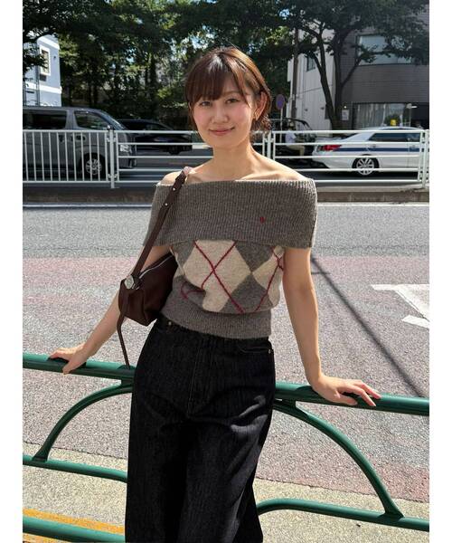 LAGUNAMOON(ラグナムーン)の「【POLO BCSコラボ】アーガイルオフショルニットプルオーバー(ニット/セーター・レディース・ネイビー/ピンク/ブラウン・FREE)」の13枚目の写真
