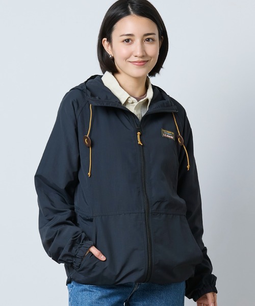 L.L.Bean(エルエルビーン)の「マウンテン・クラシック・フルジップ・ジャケット 米国フィット・レギュラー(マウンテンパーカー・メンズ・ブラック・X-LARGE/LARGE/MEDIUM/SMALL)」の2枚目の写真