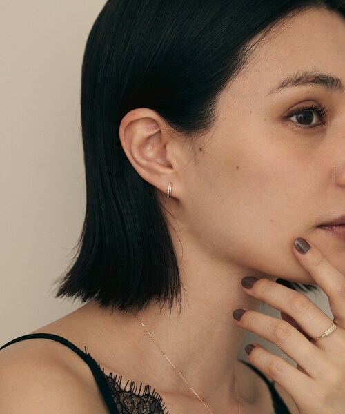 COCOSHNIK（ココシュニック）の「K10ダイヤモンド ステップフープ スタッドピアス（ピアス（両耳用）・レディース・アイボリー系・00）」の8枚目の写真