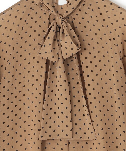 EPOCA(エポカ)の「【EPOCA STORIA】シフォンドットブラウス《WEB&EPOCA THE SHOP店舗限定》(シャツ/ブラウス・レディース・ベージュ/ブラック・40)」の3枚目の写真