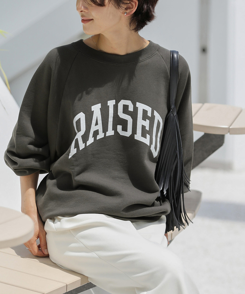JOURNAL STANDARD relume(ジャーナルスタンダード レリューム)の「RAISEDラグランロゴスウェット(スウェット・レディース・チャコールグレー/アイボリー/ブラック系その他・FREE)」の1枚目の写真