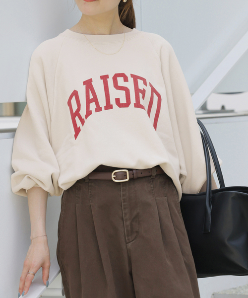 JOURNAL STANDARD relume(ジャーナルスタンダード レリューム)の「RAISEDラグランロゴスウェット(スウェット・レディース・チャコールグレー/アイボリー/ブラック系その他・FREE)」の2枚目の写真