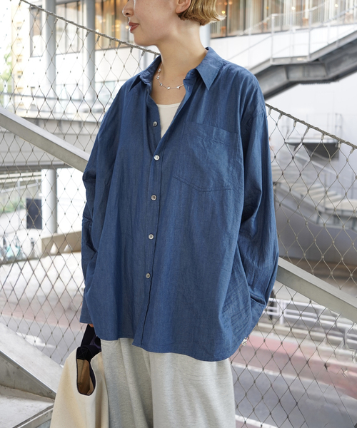 JOURNAL STANDARD LUXE(ジャーナルスタンダード ラックス)の「ライトozデニム レギュラーカラーシャツ(シャツ/ブラウス・レディース・ネイビー/ブルー・FREE)」の2枚目の写真