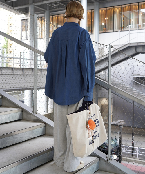 JOURNAL STANDARD LUXE(ジャーナルスタンダード ラックス)の「ライトozデニム レギュラーカラーシャツ(シャツ/ブラウス・レディース・ネイビー/ブルー・FREE)」の6枚目の写真