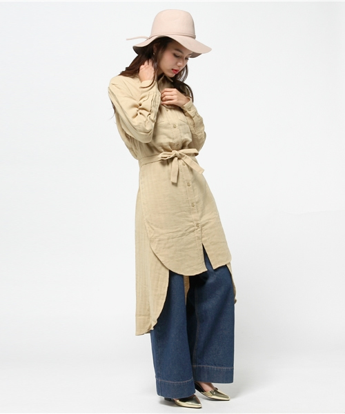 SLY（スライ）の「HIGH SLIT LONG SH（シャツ/ブラウス・レディース・カーキ/ベージュ/オフホワイト・FREE）」の5枚目の写真