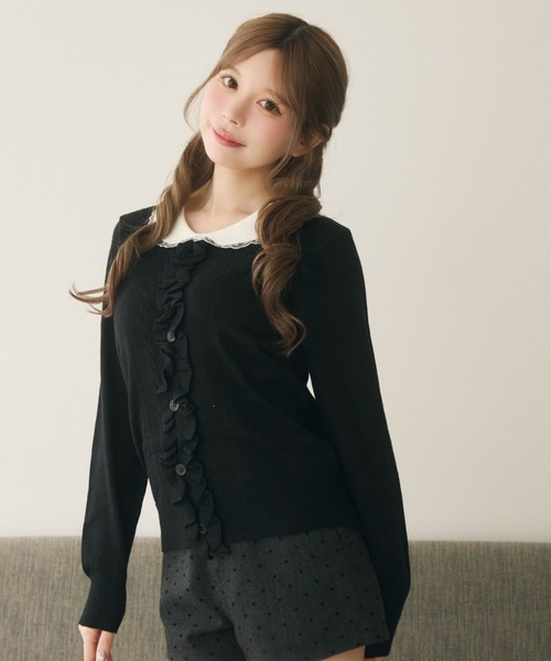 TITTY&CO.(ティティーアンドコー)の「フロントフリルニットカーディガン(カーディガン/ボレロ・レディース・ブラック/ホワイト/グレー・FREE)」の3枚目の写真