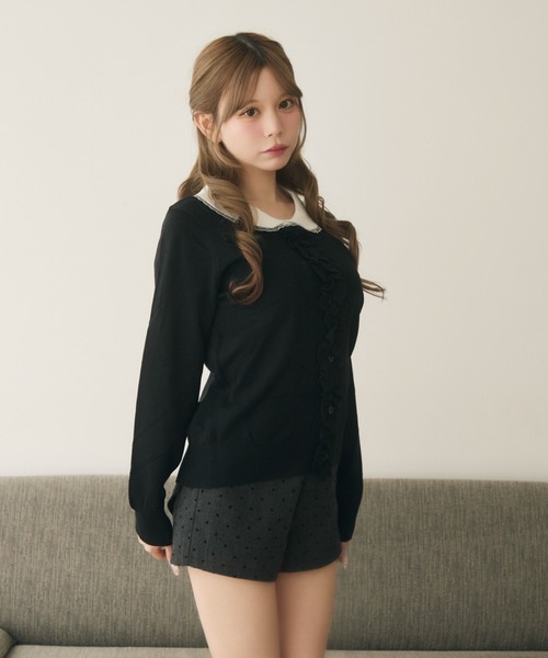 TITTY&CO.(ティティーアンドコー)の「フロントフリルニットカーディガン(カーディガン/ボレロ・レディース・ブラック/ホワイト/グレー・FREE)」の5枚目の写真