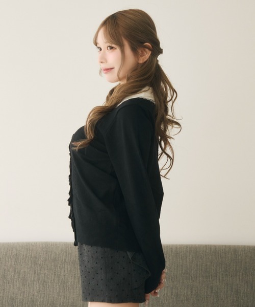 TITTY&CO.(ティティーアンドコー)の「フロントフリルニットカーディガン(カーディガン/ボレロ・レディース・ブラック/ホワイト/グレー・FREE)」の13枚目の写真