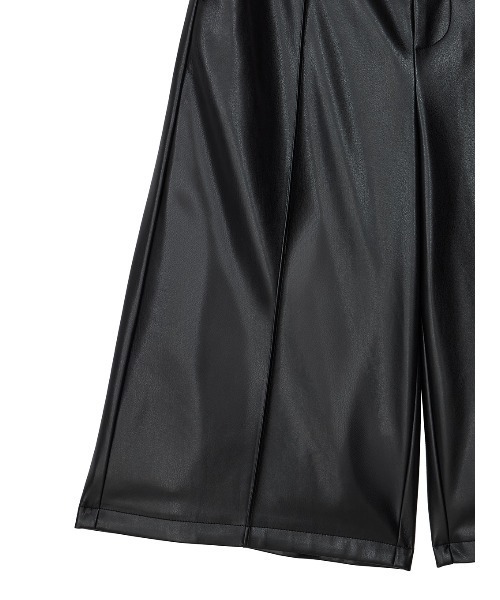 Ameri(アメリ)の「SYNTHETIC LEATHER BERMUDA PANTS(その他パンツ・レディース・ブラック/ブラウン/オレンジ・MEDIUM/SMALL)」の5枚目の写真