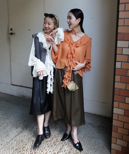 Ameri(アメリ)の「SYNTHETIC LEATHER BERMUDA PANTS(その他パンツ・レディース・ブラック/ブラウン/オレンジ・MEDIUM/SMALL)」の16枚目の写真