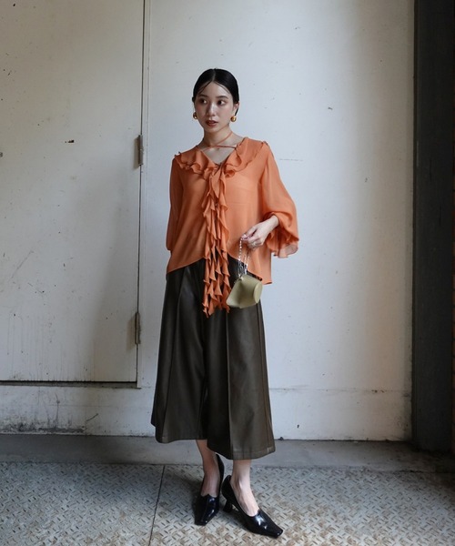 Ameri(アメリ)の「SYNTHETIC LEATHER BERMUDA PANTS(その他パンツ・レディース・ブラック/ブラウン/オレンジ・MEDIUM/SMALL)」の20枚目の写真