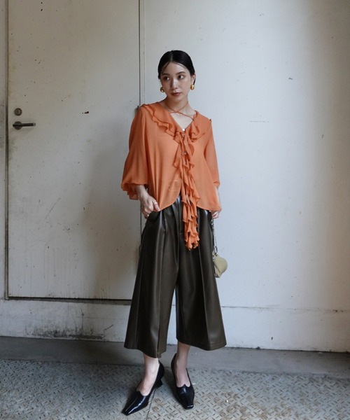 Ameri(アメリ)の「SYNTHETIC LEATHER BERMUDA PANTS(その他パンツ・レディース・ブラック/ブラウン/オレンジ・MEDIUM/SMALL)」の14枚目の写真