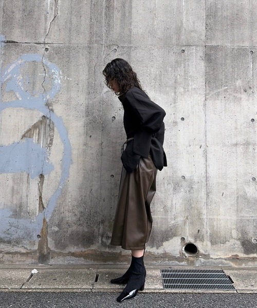 Ameri(アメリ)の「SYNTHETIC LEATHER BERMUDA PANTS(その他パンツ・レディース・ブラック/ブラウン/オレンジ・MEDIUM/SMALL)」の9枚目の写真