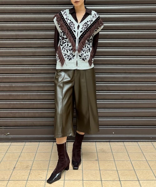 Ameri(アメリ)の「SYNTHETIC LEATHER BERMUDA PANTS(その他パンツ・レディース・ブラック/ブラウン/オレンジ・MEDIUM/SMALL)」の10枚目の写真