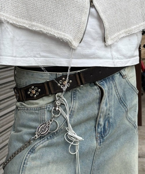 Never mind the XU / Chikashitsu+(ネバーマインド ザ エックスユー / チカシツプラス)の「【Chikashitsu +】boho vintage rhinestone flower belt / 【チカシツプラス】ボーホーヴィンテージラインストーンフラワーベルト(ベルト・メンズ・ライトブラウン・ONE SIZE)」の1枚目の写真