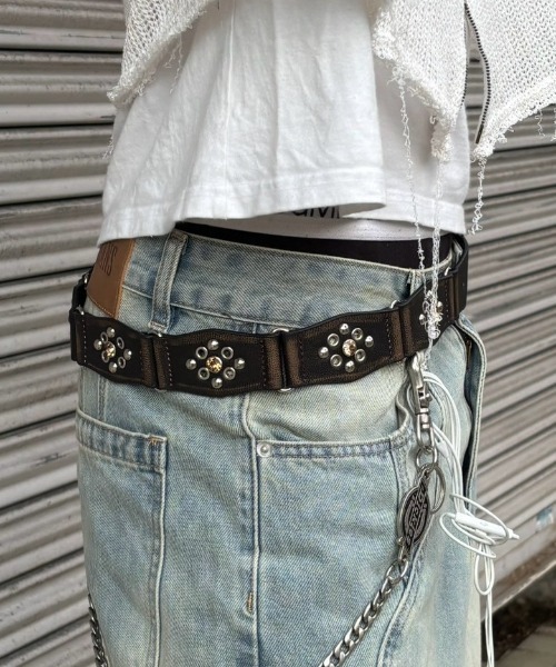 Never mind the XU / Chikashitsu+(ネバーマインド ザ エックスユー / チカシツプラス)の「【Chikashitsu +】boho vintage rhinestone flower belt / 【チカシツプラス】ボーホーヴィンテージラインストーンフラワーベルト(ベルト・メンズ・ライトブラウン・ONE SIZE)」の8枚目の写真