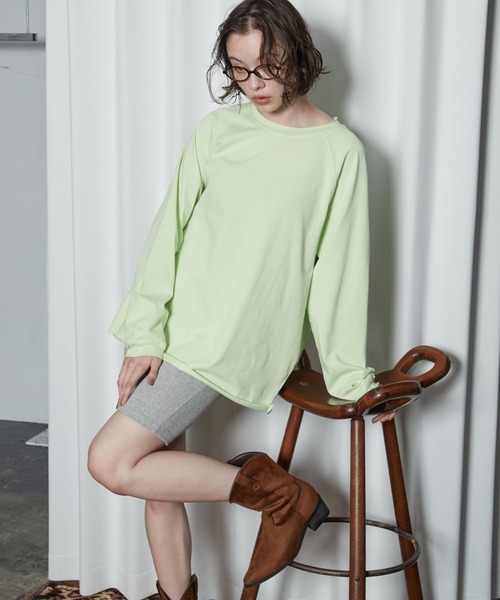 OFROOM(オフルーム)の「【2026秋冬新作】Cut-off Oversized Tee|カットオフオーバーサイズTee(Tシャツ/カットソー・レディース・ブラック/ホワイト/グレー/ライム・FREE)」の4枚目の写真