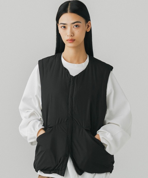+phenix(プラスフェニックス)の「+phenix(プラスフェニックス)PADDED LINER VEST / 中綿入りライナーベスト(ベスト・メンズ・ブラウン/ブラック/グレー・M/L)」の2枚目の写真